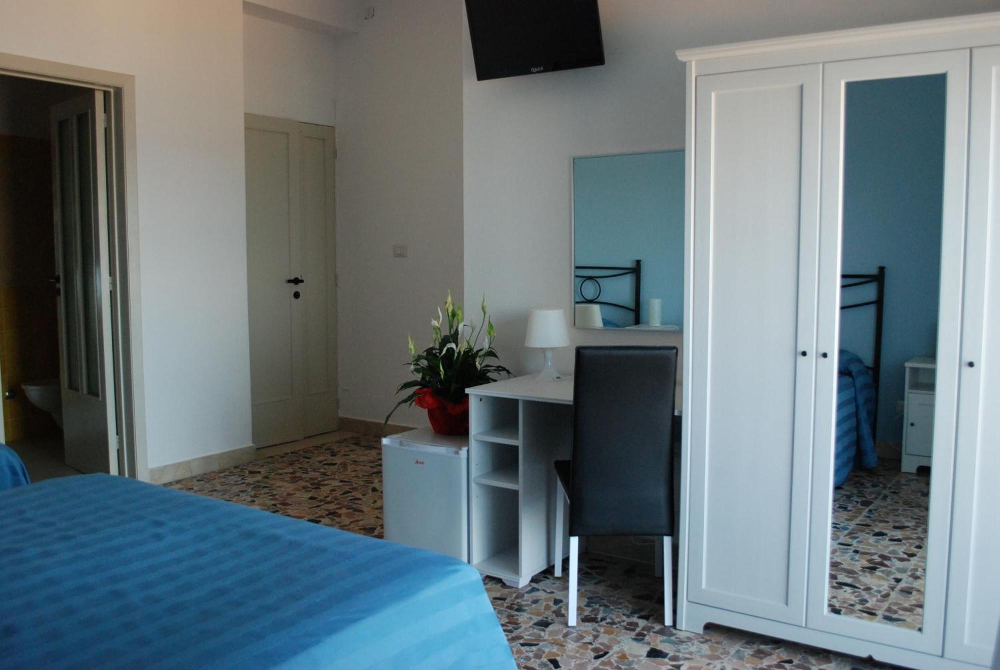 Maniel Beach Hotel Letojanni Δωμάτιο φωτογραφία