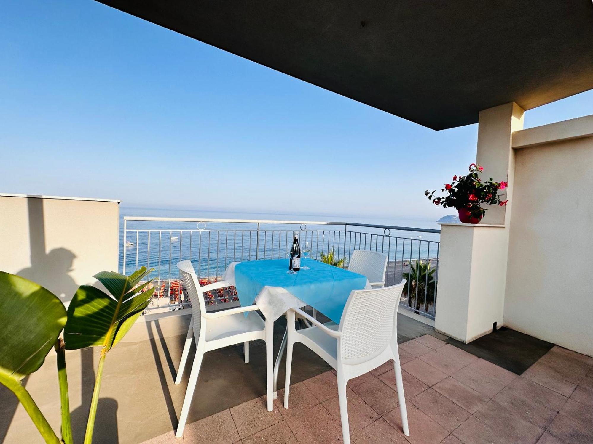 Maniel Beach Hotel Letojanni Εξωτερικό φωτογραφία