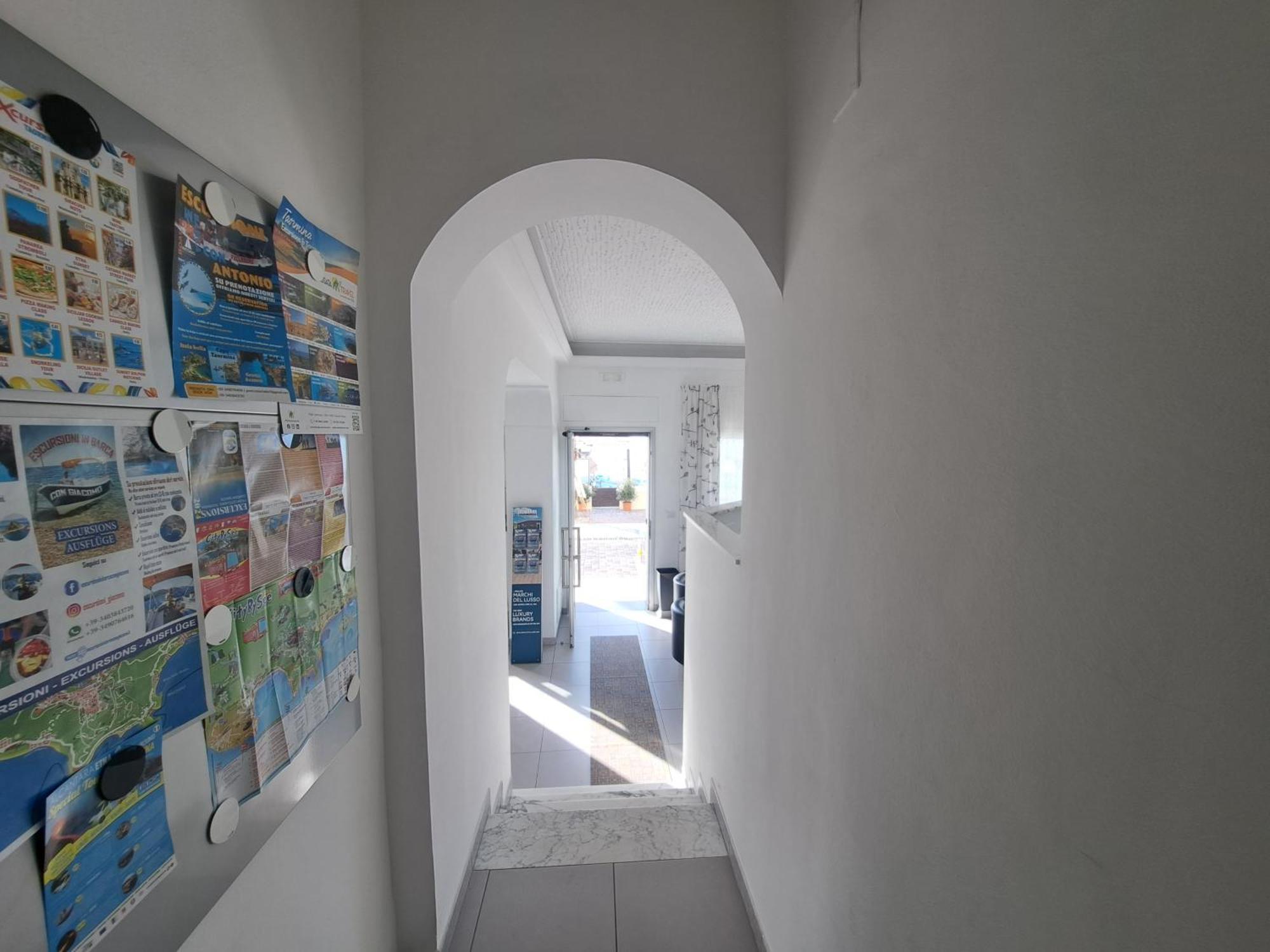 Maniel Beach Hotel Letojanni Εξωτερικό φωτογραφία