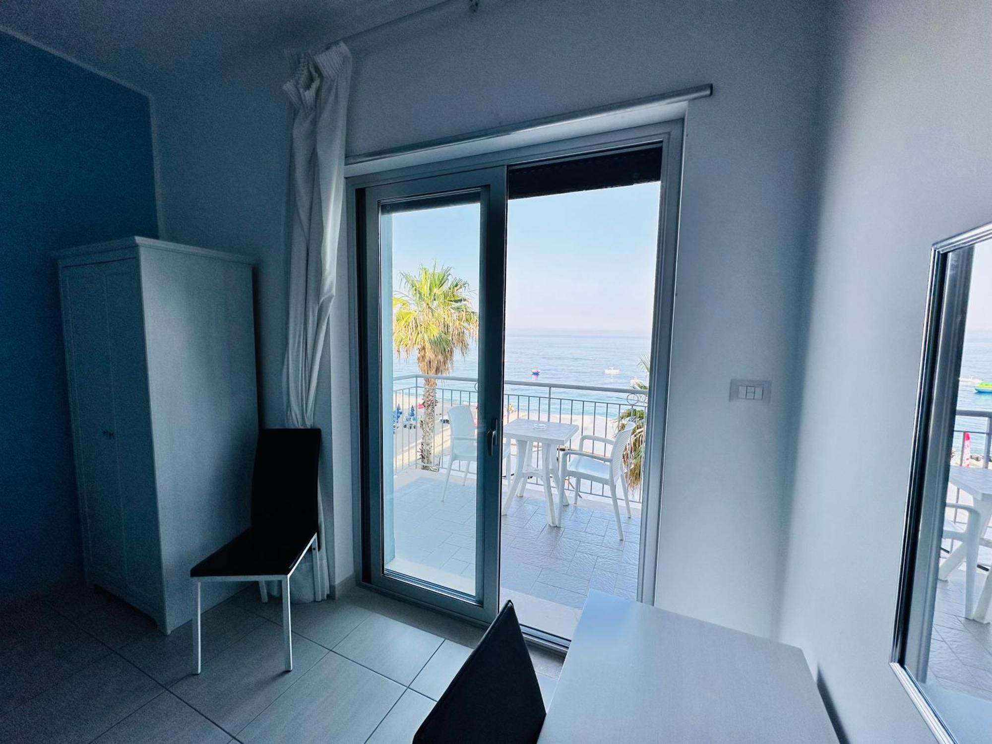 Maniel Beach Hotel Letojanni Εξωτερικό φωτογραφία