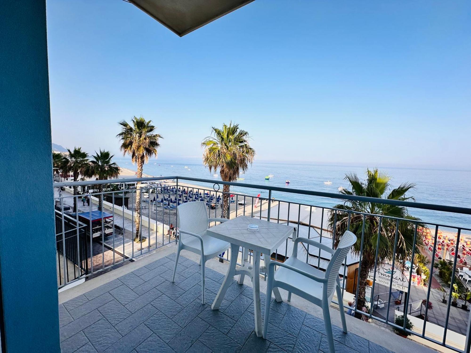 Maniel Beach Hotel Letojanni Εξωτερικό φωτογραφία