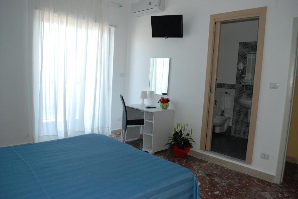 Maniel Beach Hotel Letojanni Δωμάτιο φωτογραφία