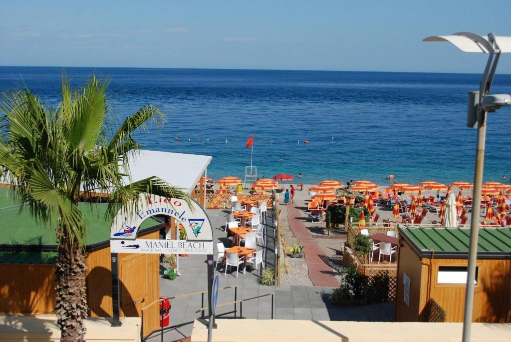 Maniel Beach Hotel Letojanni Εξωτερικό φωτογραφία